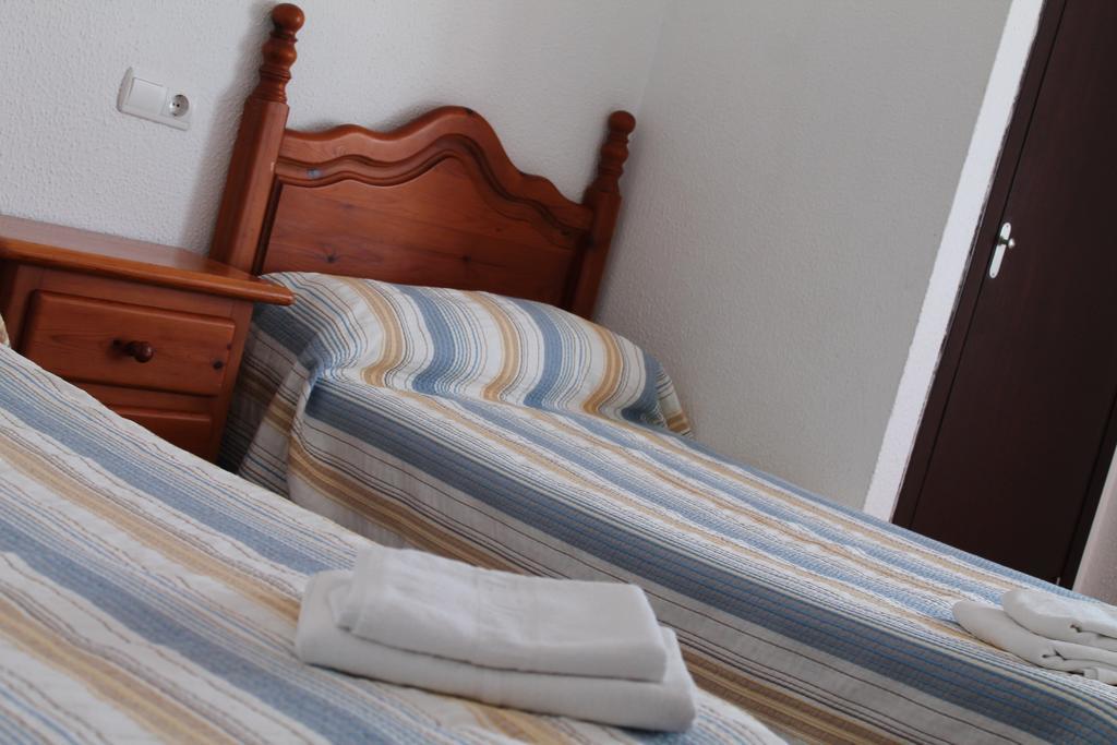 Hostal Montilla Sotogrande Torreguadiaro Phòng bức ảnh