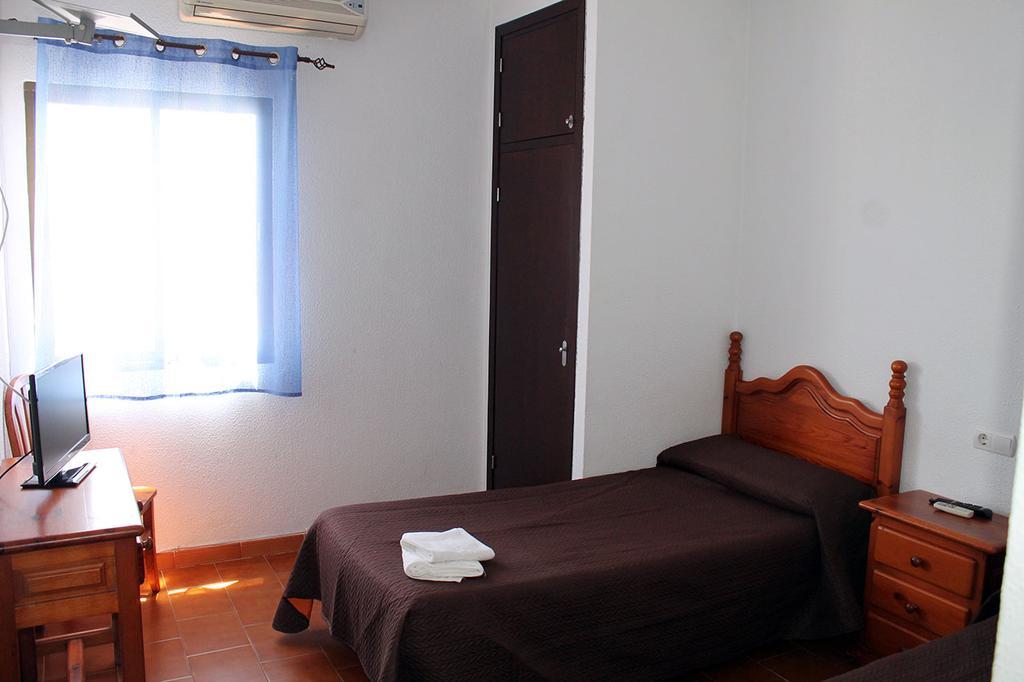 Hostal Montilla Sotogrande Torreguadiaro Ngoại thất bức ảnh
