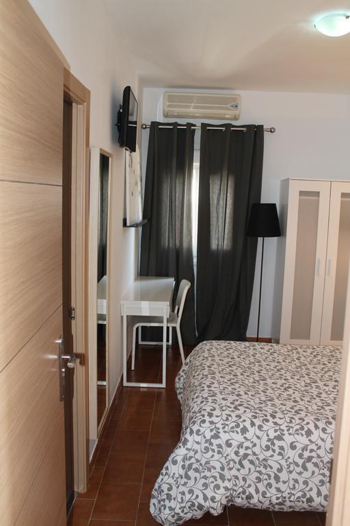 Hostal Montilla Sotogrande Torreguadiaro Ngoại thất bức ảnh