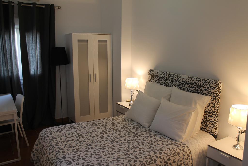 Hostal Montilla Sotogrande Torreguadiaro Ngoại thất bức ảnh