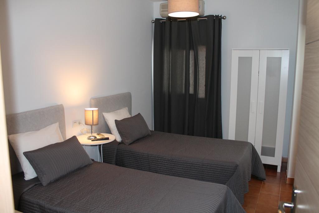 Hostal Montilla Sotogrande Torreguadiaro Ngoại thất bức ảnh