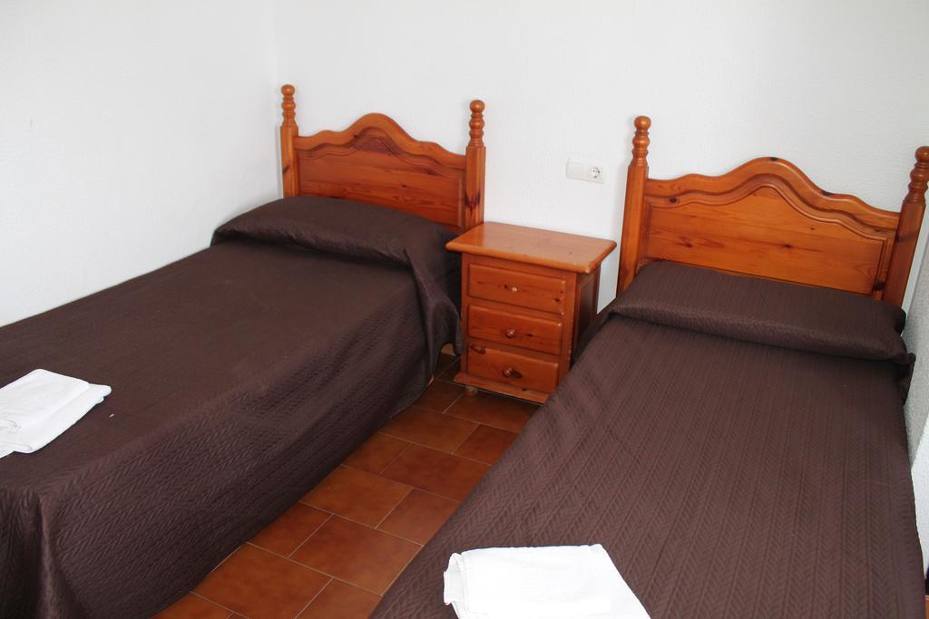 Hostal Montilla Sotogrande Torreguadiaro Ngoại thất bức ảnh